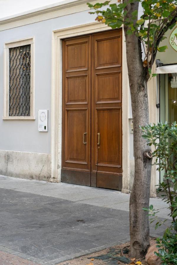 Varese Suites Ngoại thất bức ảnh