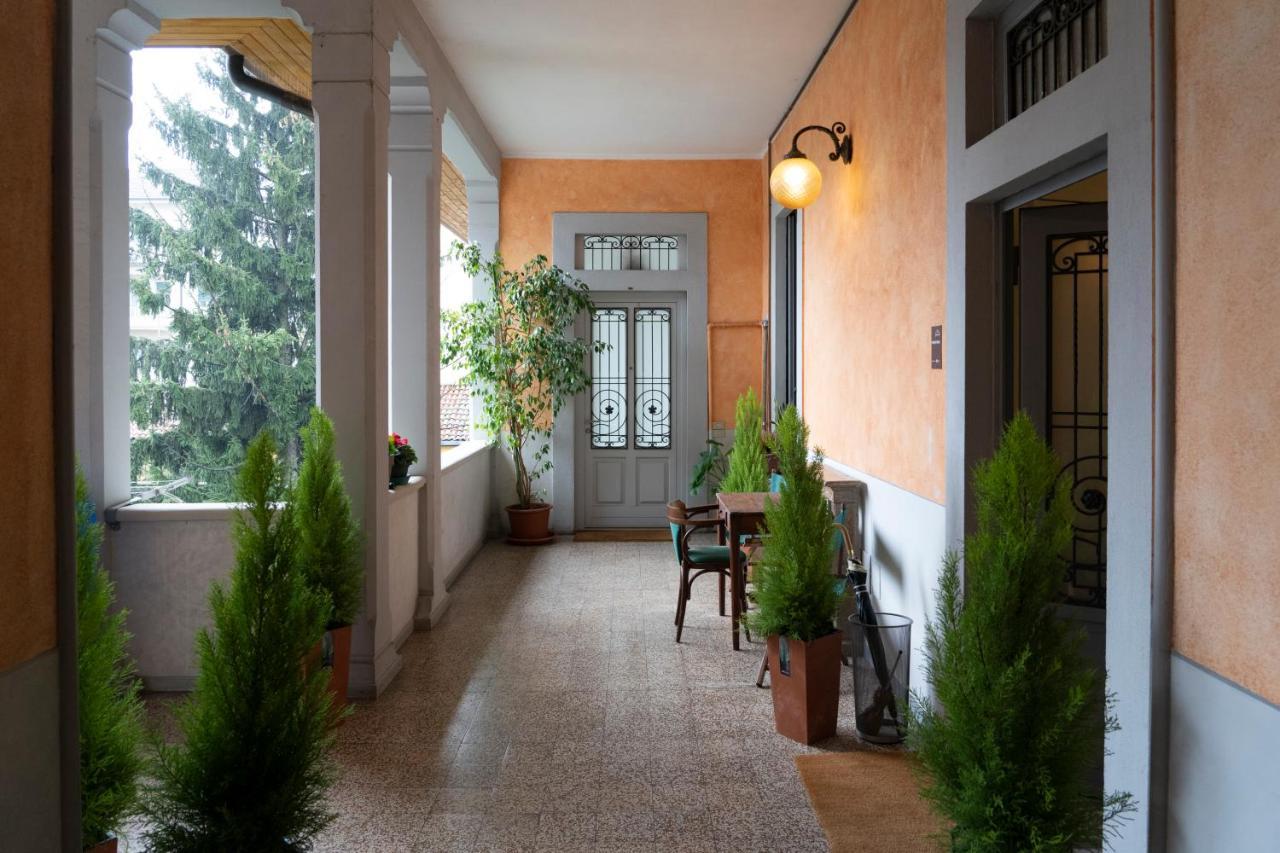 Varese Suites Ngoại thất bức ảnh